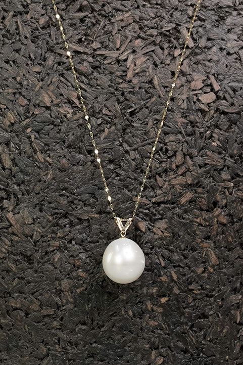 South Sea White Pearl Necklace in 18K Yellow Gold Setting